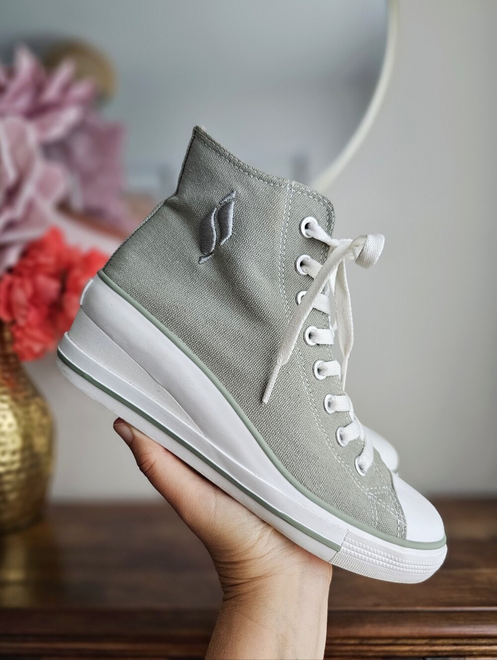 Skechers Y2K Sage High Top Wedge Platform Sneakers Rare Women’s 8.5